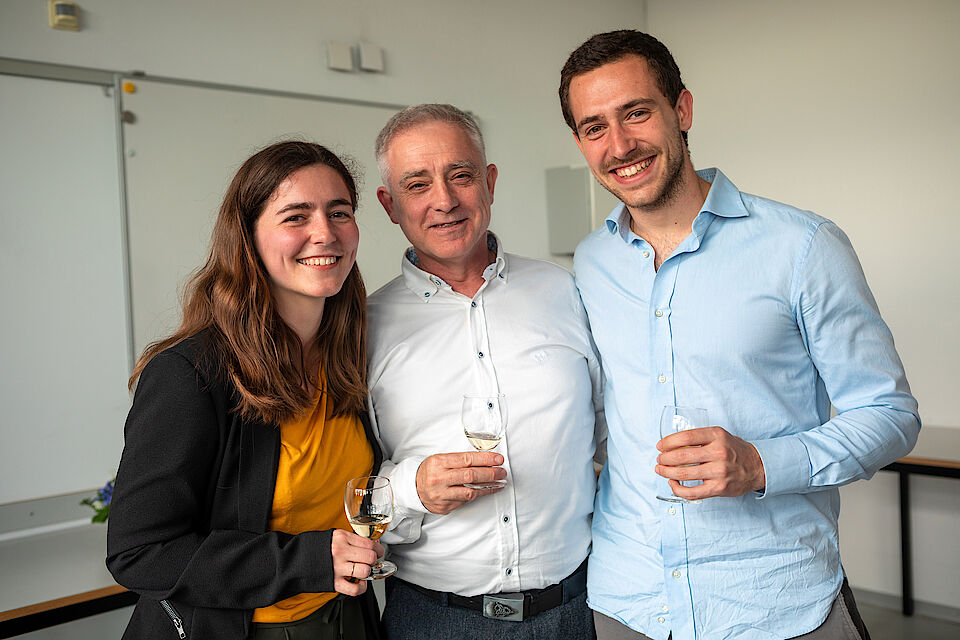 Gäste beim Apéro
